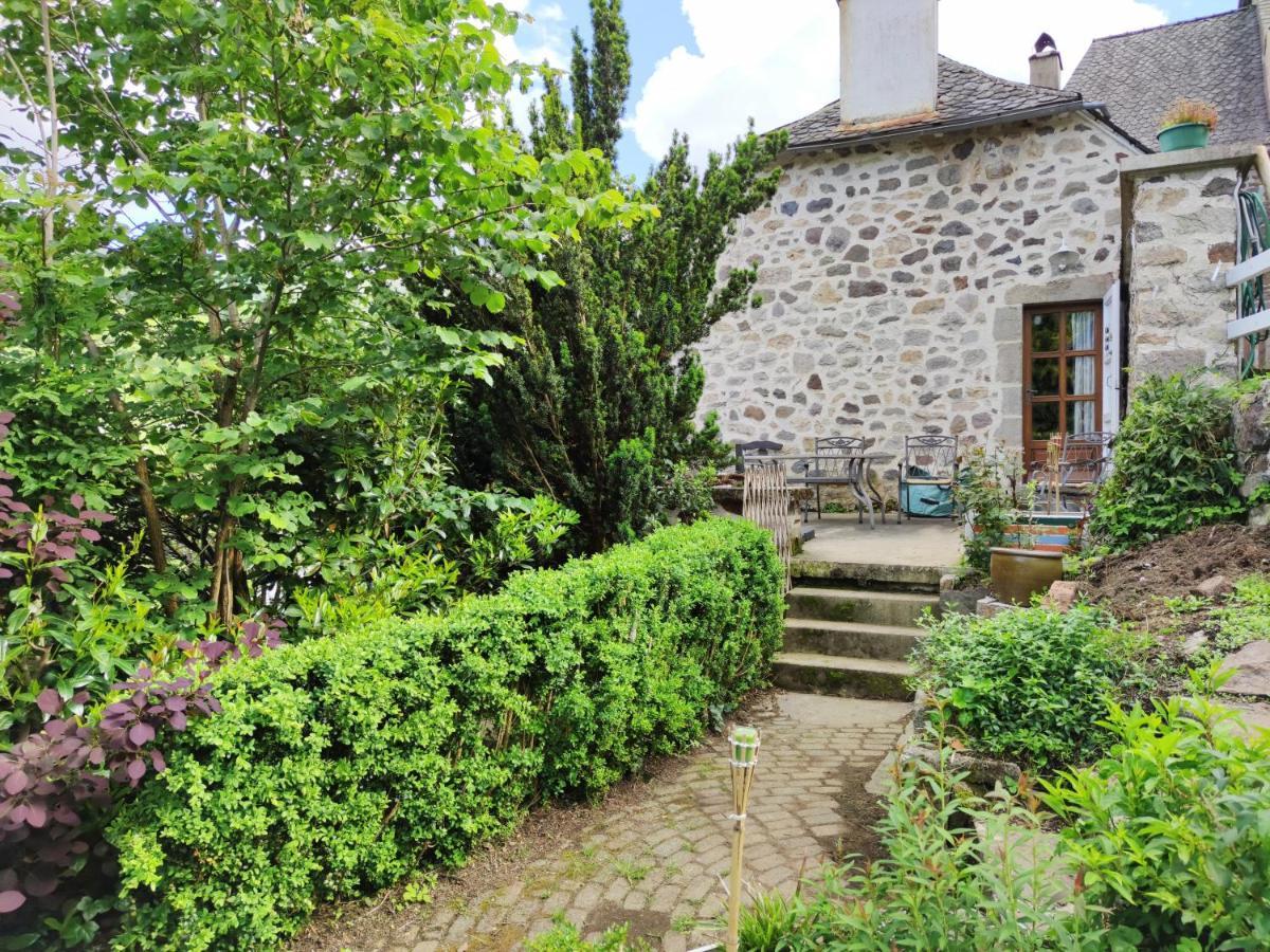Maison Familiale Et Authentique Saint-Jacques-des-Blats Exteriér fotografie